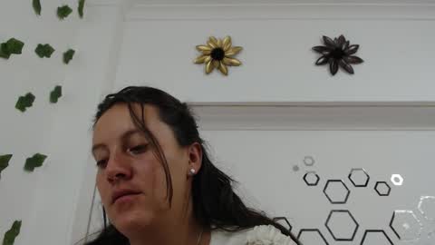 Snapshot of zoe_velvet chatting on 12.20.25 Carolina online show from 12.20.25