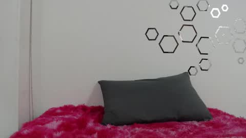 Snapshot of zoe_velvet chatting on 02.12.26 Carolina online show from 02.12.26