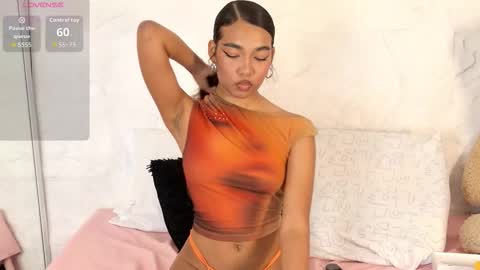 Snapshot of zoeameliie chatting on 11.08.25 zoeameliie online show from 11.08.25