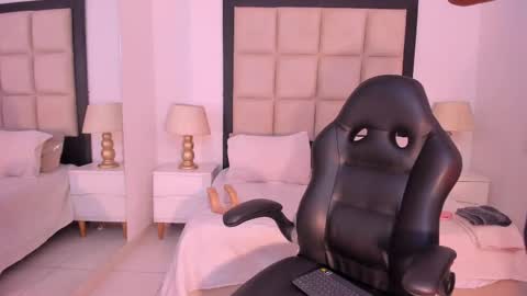 Zoecarrter online show from 09.11.25