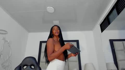 Zoecarrter online show from 10.06.25