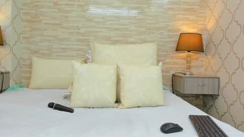 ZoeeSmitth online show from 12.16.24