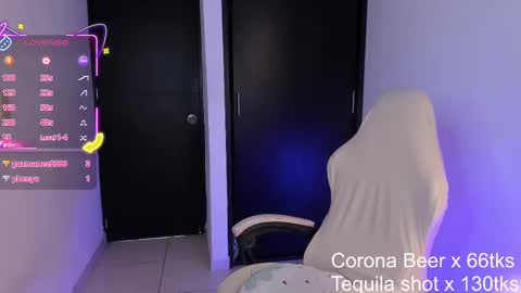 Snapshot of zoeesonniee chatting on 09.17.25 Ask me. online show from 09.17.25