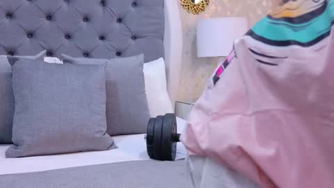 Snapshot of zoekrug chatting on 09.17.25 Zoe Krug online show from 09.17.25