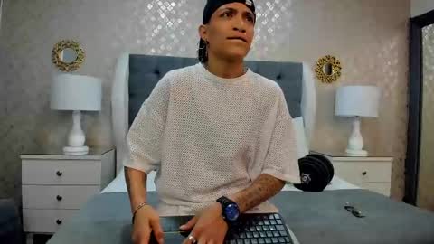 Snapshot of zoekrug chatting on 09.22.25 Zoe Krug online show from 09.22.25