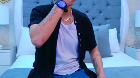 Snapshot of zoekrug chatting on 11.01.25 Zoe Krug online show from 11.01.25