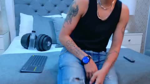 Snapshot of zoekrug chatting on 11.03.25 Zoe Krug online show from 11.03.25