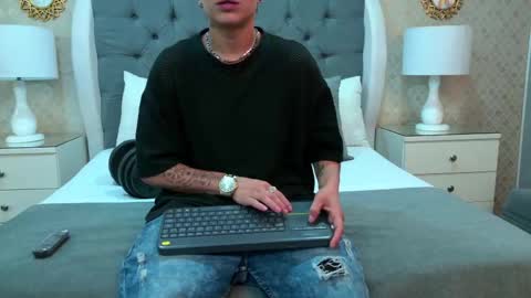 Snapshot of zoekrug chatting on 11.09.25 Zoe Krug online show from 11.09.25