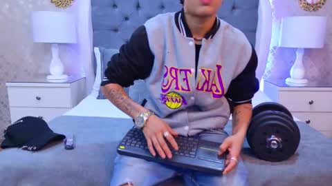 Snapshot of zoekrug chatting on 12.05.25 Zoe Krug online show from 12.05.25