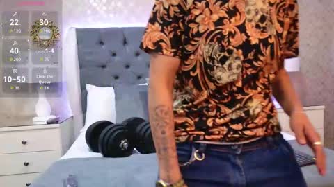 Snapshot of zoekrug chatting on 12.15.25 Zoe Krug online show from 12.15.25