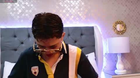 Snapshot of zoekrug chatting on 12.16.25 Zoe Krug online show from 12.16.25