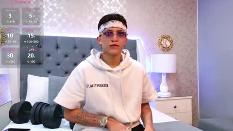 Snapshot of zoekrug chatting on 12.17.25 Zoe Krug online show from 12.17.25