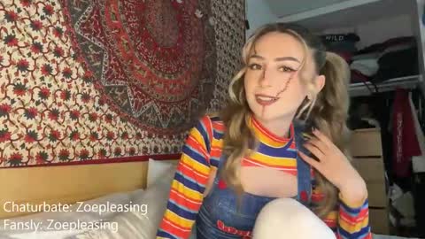 Snapshot of zoepleasing chatting on 10.30.25 zoepleasing online show from 10.30.25