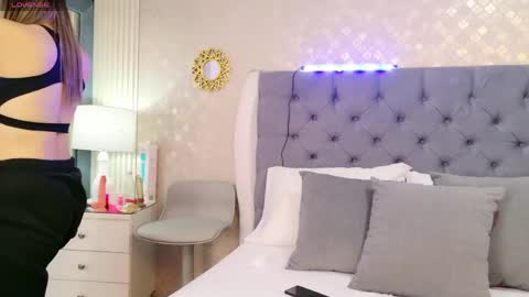 ZoeWilliis online show from 04.26.26