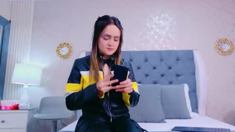 ZoeWilliis online show from 06.19.26