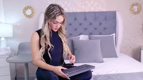 Snapshot of zoewilliis chatting on 07.10.26 ZoeWilliis online show from 07.10.26