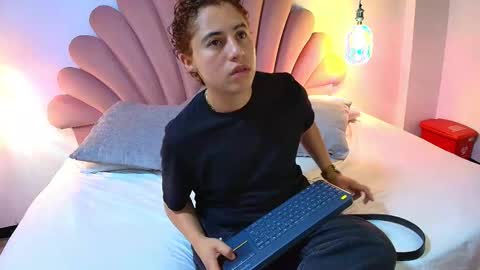 Snapshot of zukulankurozaki chatting on 11.09.25 Zukulan online show from 11.09.25