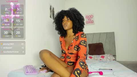 Snapshot of zule__williams chatting on 10.22.25 zule online show from 10.22.25