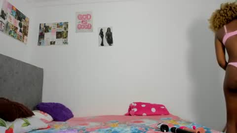 Snapshot of zule__williams chatting on 07.11.26 zule online show from 07.11.26
