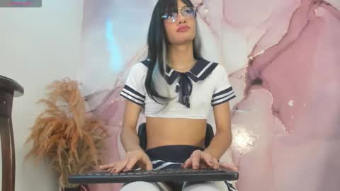 Snapshot of zuri_lux chatting on 11.23.25 Zuri Lux online show from 11.23.25