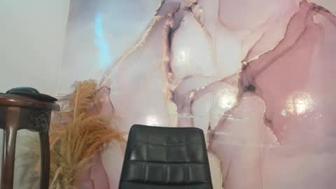 Snapshot of zuri_lux chatting on 12.04.25 Zuri Lux online show from 12.04.25