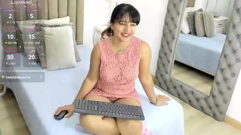 Im Zusan My schedule is from 1030pm to 430 am colombian time online show from 10.20.25