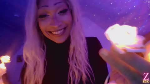 Snapshot of zya_zoo chatting on 01.05.25 ZYA online show from 01.05.25