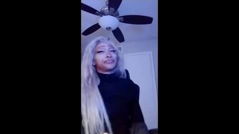 Snapshot of zya_zoo chatting on 12.20.25 ZYA online show from 12.20.25