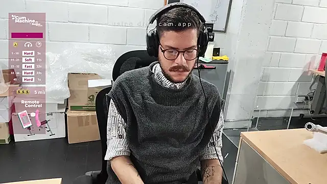 Snapshot of AndyHepburn chatting on 10.06.25 AndyHepburn online show from 10.06.25