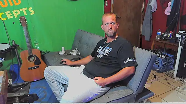 Snapshot of ssbawler chatting on 04.05.26 ssbawler online show from 04.05.26