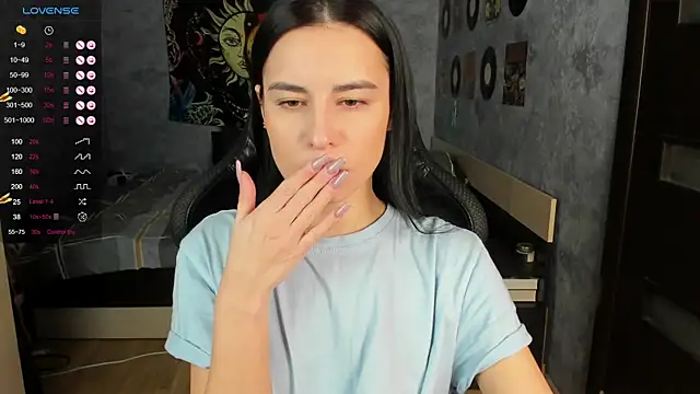 Snapshot of Horny_Nikki_ chatting on 12.13.24 Horny Nikki online show from 12.13.24