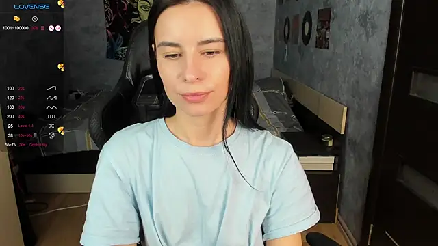 Snapshot of Horny_Nikki_ chatting on 12.13.24 Horny Nikki online show from 12.13.24