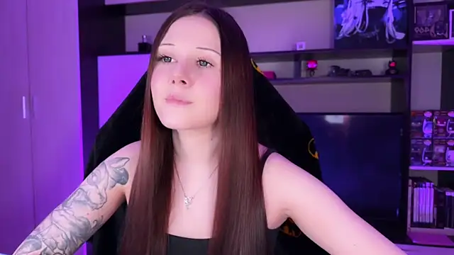 Snapshot of jasminevine chatting on 02.25.26 jasminevine online show from 02.25.26