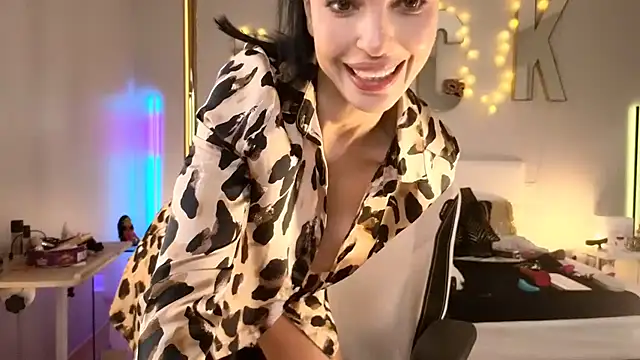 Snapshot of Helena_Karel chatting on 01.29.25 Helena Karel online show from 01.29.25