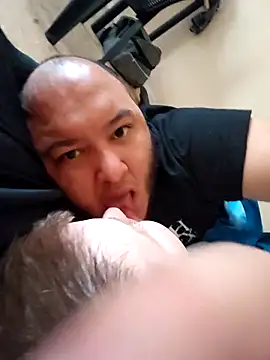 Snapshot of genderfluidco2 chatting on 11.09.25 genderfluidco2 online show from 11.09.25