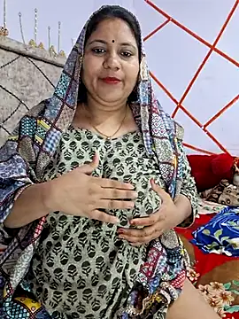 MOM-SUN-COUPLE online show from 02.26.25