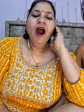 MOM-SUN-COUPLE online show from 03.16.25