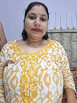 MOM-SUN-COUPLE online show from 03.21.25