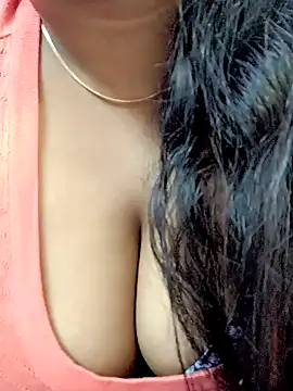 Snapshot of Lakhsmii chatting on 12.31.24 Lakhsmii online show from 12.31.24