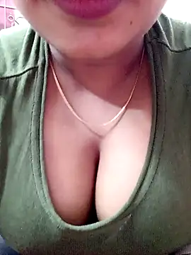 Snapshot of Lakhsmii chatting on 01.28.25 Lakhsmii online show from 01.28.25