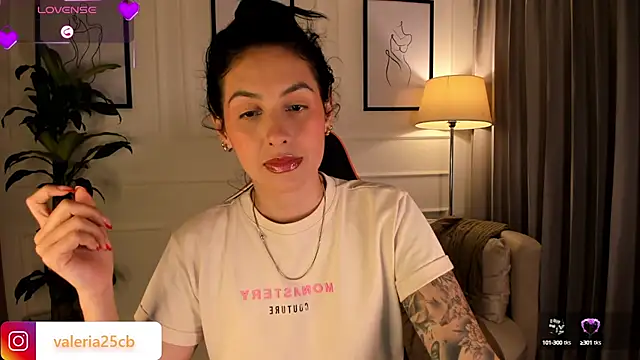 Snapshot of valeriia25_ chatting on 02.21.25 valeriia25 online show from 02.21.25