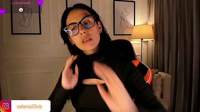 Snapshot of valeriia25_ chatting on 02.22.25 valeriia25 online show from 02.22.25