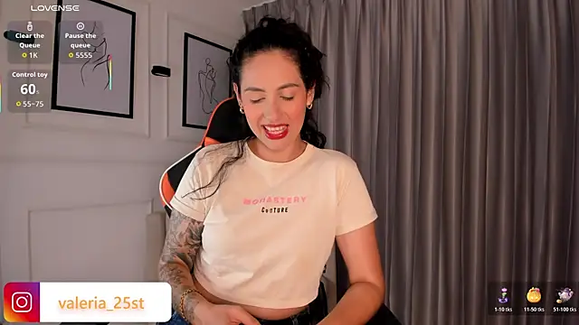 Snapshot of valeriia25_ chatting on 10.29.25 valeriia25 online show from 10.29.25