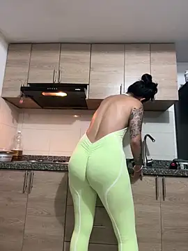 Snapshot of valeriia25_ chatting on 11.26.25 valeriia25 online show from 11.26.25