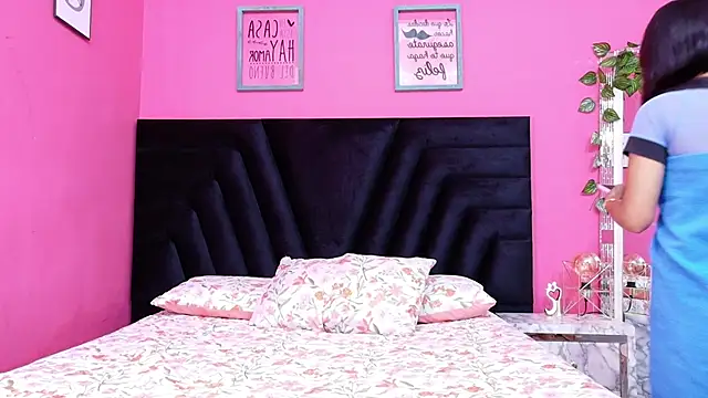 kinkylittlegirll online show from 10.31.25