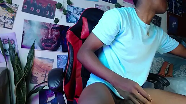 Snapshot of patrick__evans chatting on 02.20.25 patrick evans online show from 02.20.25