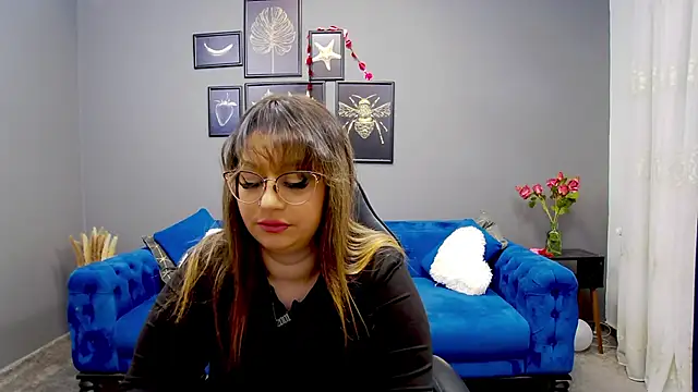 Katewalker  online show from 02.21.25