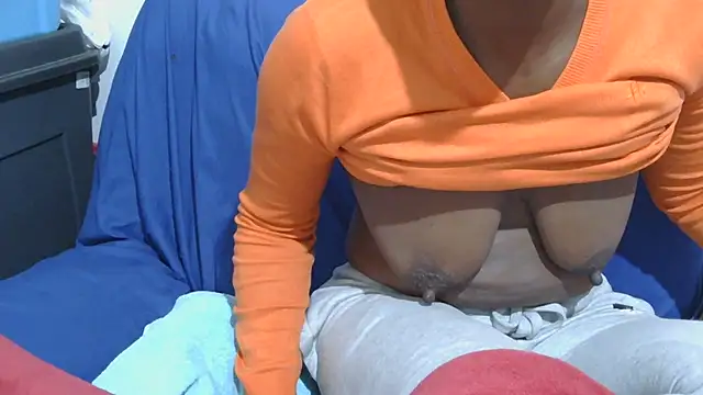 sluttylaura21 online show from 11.08.25