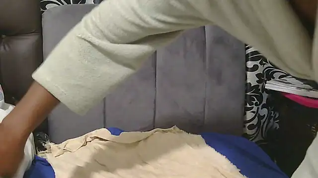 Snapshot of sluttylaura21 chatting on 05.15.26 sluttylaura21 online show from 05.15.26