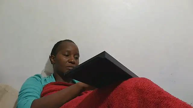 Snapshot of sluttylaura21 chatting on 06.12.26 sluttylaura21 online show from 06.12.26